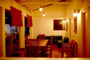 Interior - Kithula (Talpe)