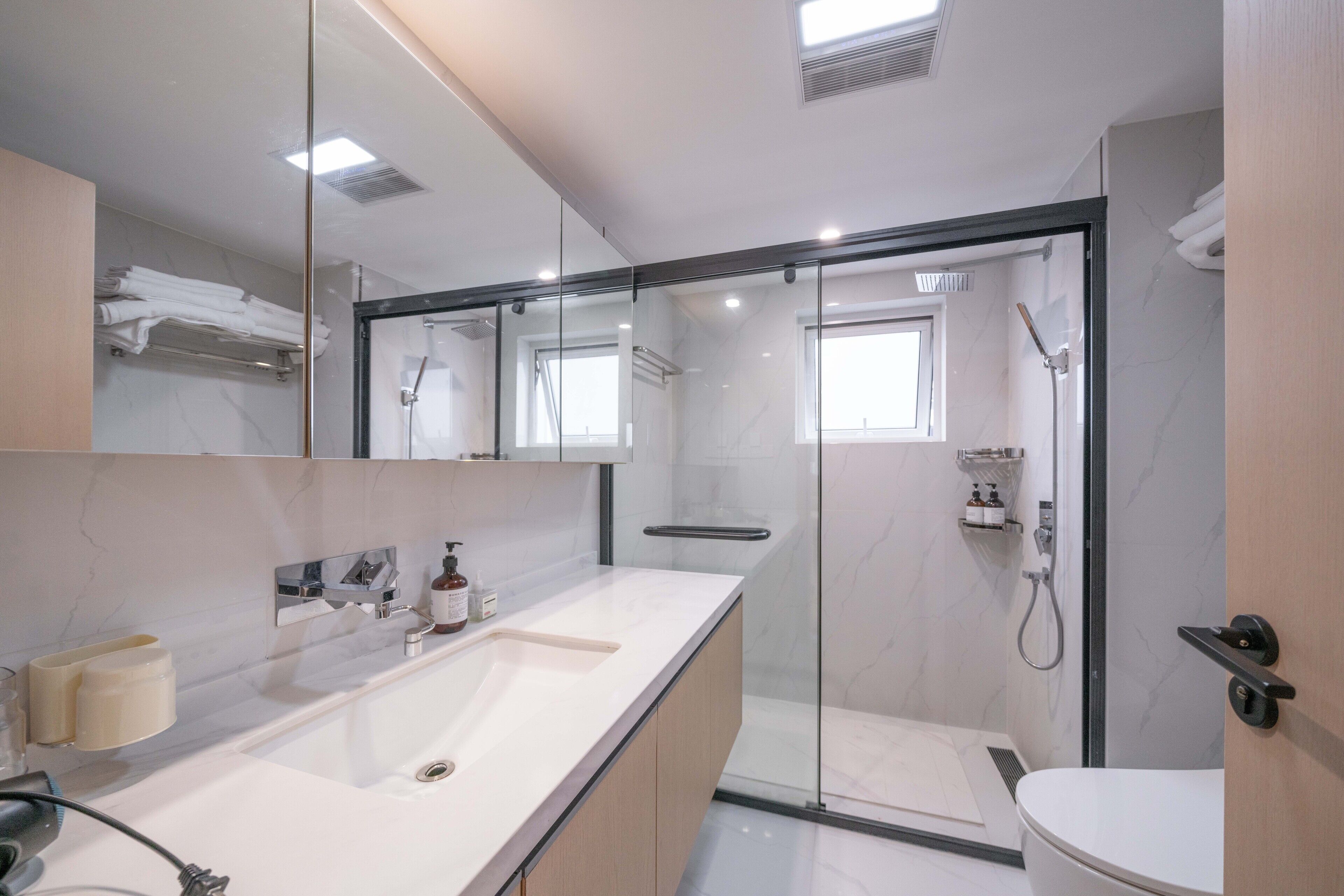 Comfort Apartment, City View | Bathroom | Slippers
