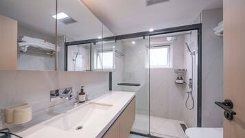 Comfort Apartment, City View | Bathroom | Slippers