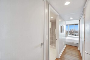 Iron/ironing board, WiFi, bed sheets - Cozy Studio Resort Access near Beach Pool 1907 (Hallandale Beach)