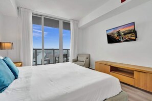 2 slaapkamers, een strijkplank/strijkijzer, reisbedje, beddengoed