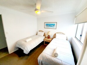 2 bedrooms, desk, iron/ironing board, free WiFi - Pandanus Shores - Unit 6 (Sunshine Coast)