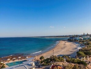 On the beach - Kings Edge Ocean View - Apartment 13 (Sunshine Coast)