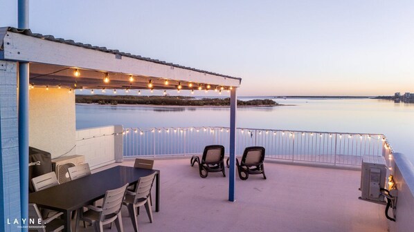 Outdoor dining - Tripcony Quays Waterfront Apartment - Unit 18 (Sunshine Coast)