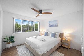 2 عدّة غرف نوم ومكواة/لوح كي وواي فاي مجانًا وملاءات أسرّة