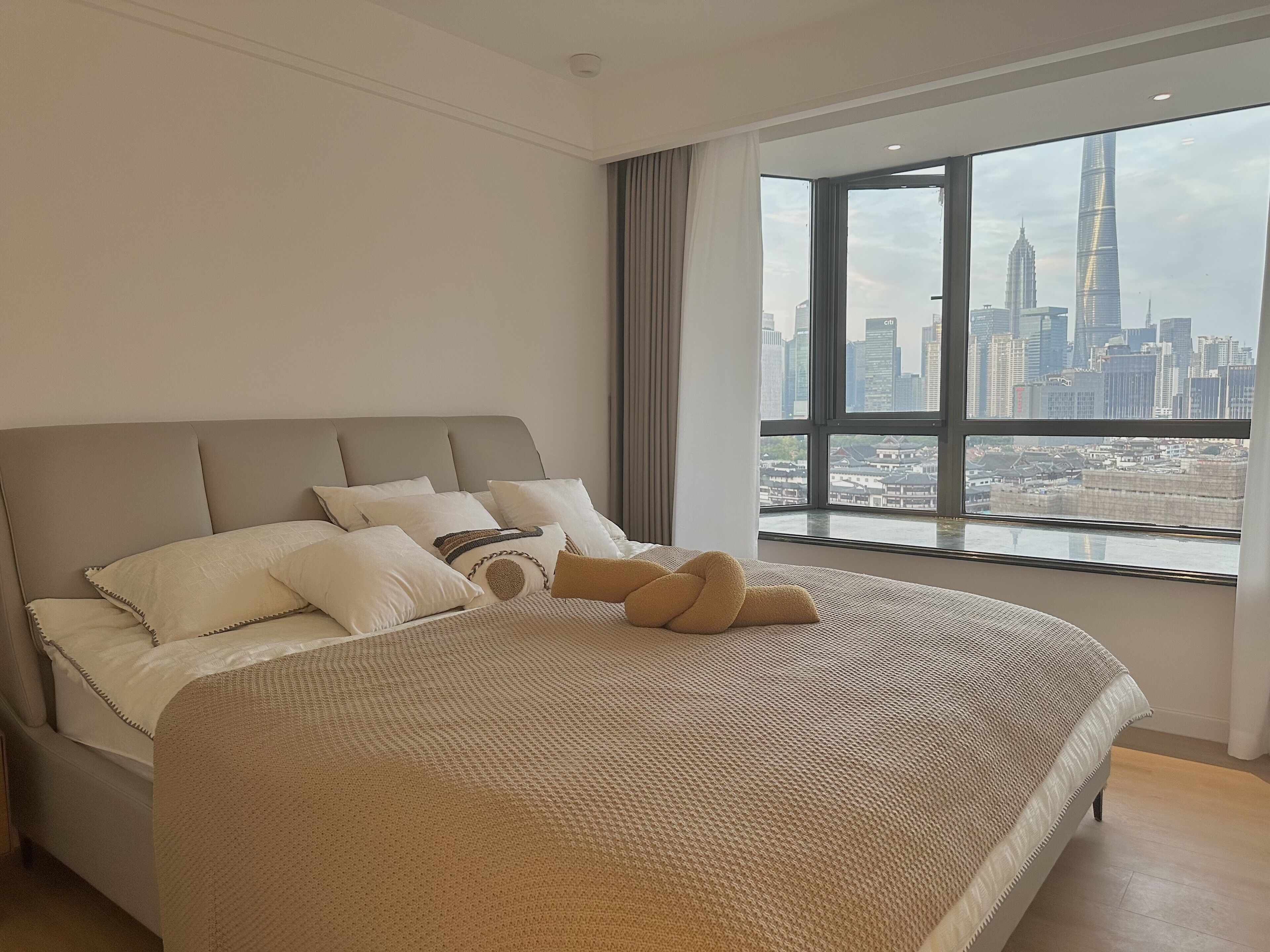 3 bedrooms, free cots/infant beds, free WiFi, bed sheets