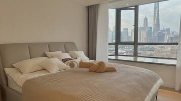 3 bedrooms, free cots/infant beds, free WiFi, bed sheets