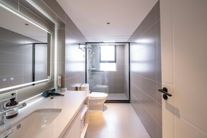 Apartment, City View | Bathroom