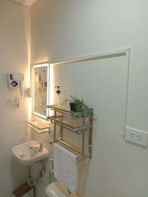 Håndklær, såpe og toalettpapir