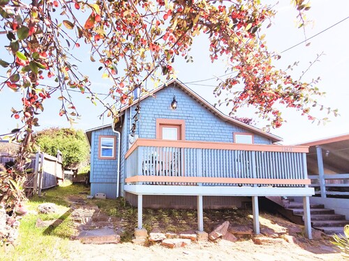 Cozy Studio Cottage with Harbor View/Spacious Full Kitchen & Pet Friendly