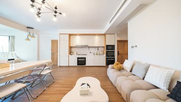 Superior Apartment, City View | Private kitchen