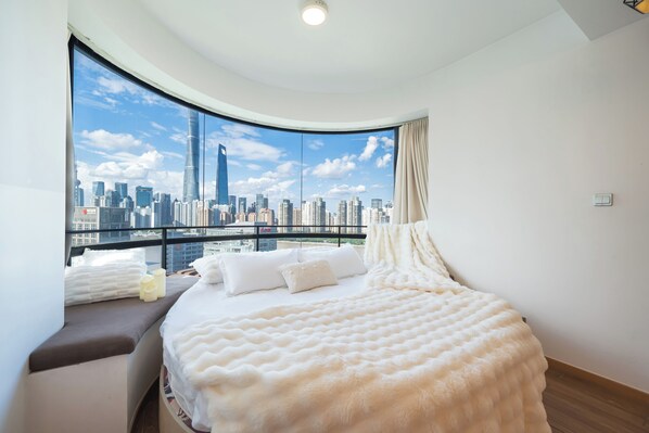 Superior Apartment, City View | 4 bedrooms, soundproofing, free WiFi