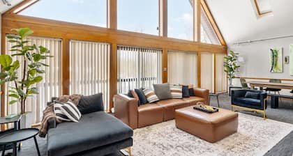 Peaceful A-Frame w/ Hot Tub, Game Room & Loft â Near Dining, Shopping & YSU