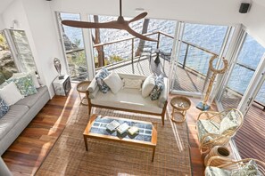 TV, fireplace, stereo - Pagoda Point in Berowra Waters (Berowra Waters)