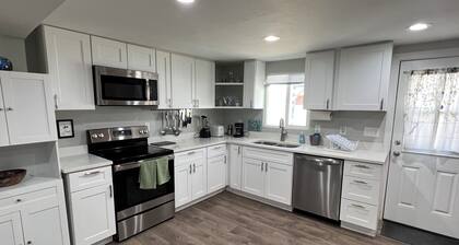 Central Tucson Retreat: Close to U of A & Downtown