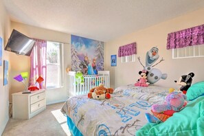 5 bedrooms, iron/ironing board, WiFi, bed sheets