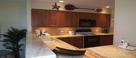 Microondas, horno, placa de cocina, lavavajillas