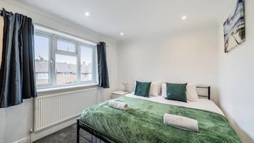 3 bedrooms, iron/ironing board, WiFi, bed sheets