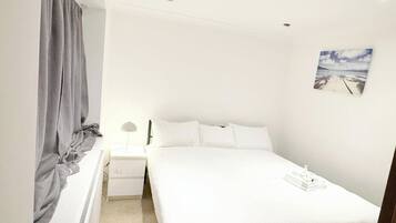 3 bedrooms, iron/ironing board, WiFi, bed sheets