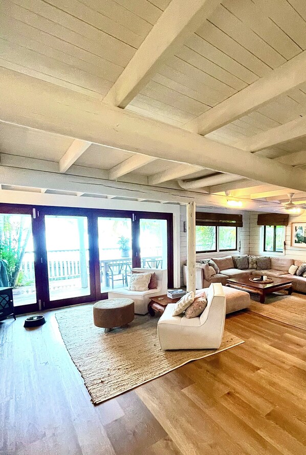 Smart-TV, bøker og filmbibliotek