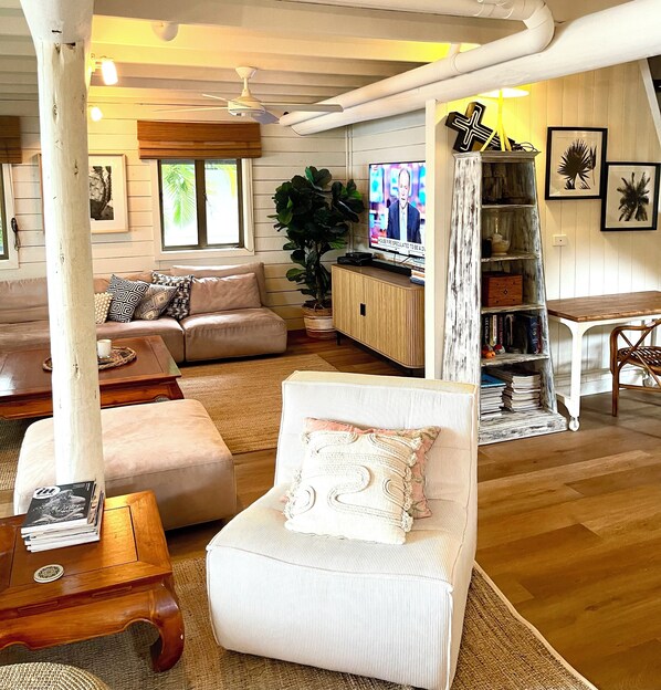 Smart TV, libri, videoteca