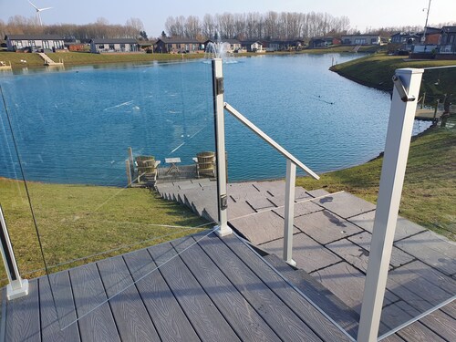 Routh 2-Bed Luxury Lodge, Hot Tub & Lake View