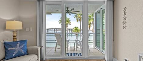 Smart TV, reproductor de DVD y libros