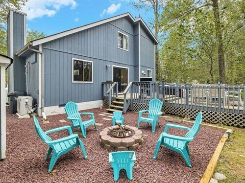 Cabin Retreat with Hot Tub/ Pool
