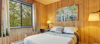 Cabin Retreat with Hot Tub/ Pool