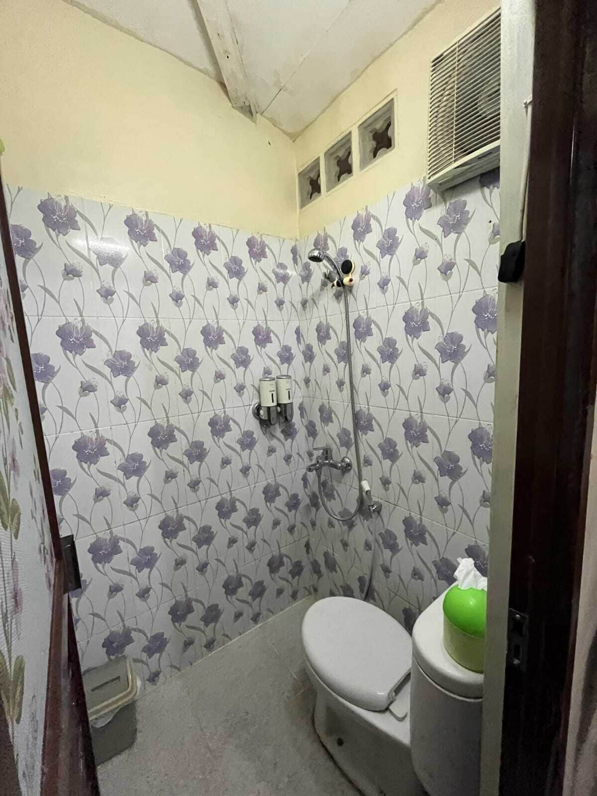 Superior Room | Bathroom | Shower, soap, shampoo, toilet paper