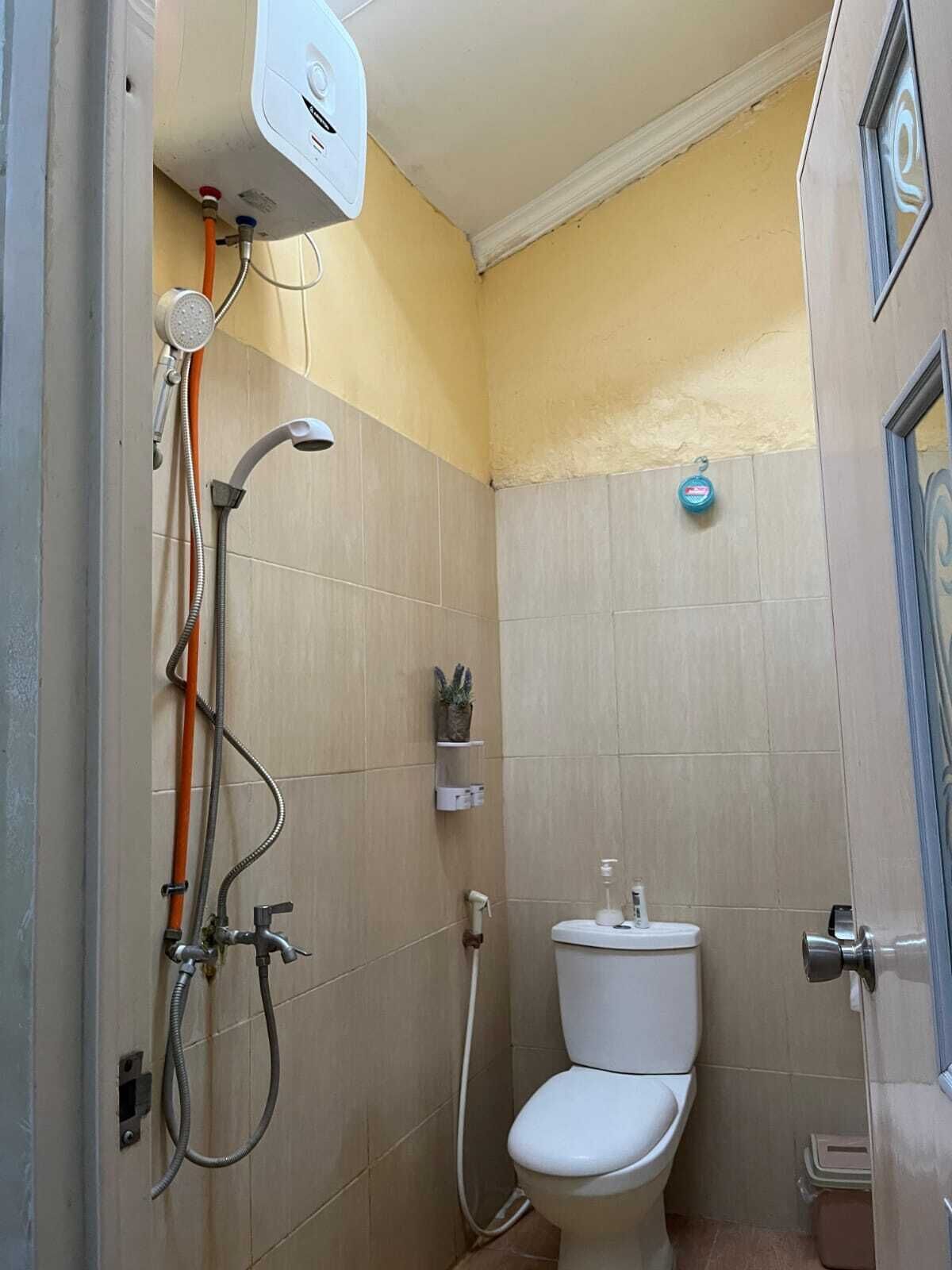 Superior Room | Bathroom | Shower, soap, shampoo, toilet paper