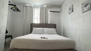 3 slaapkamers, een strijkplank/strijkijzer, gratis wifi, beddengoed