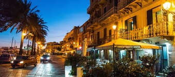 Una Mansarda Nell'isola, La Maddalena, Italy