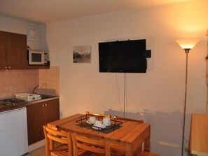 Fridge, microwave, cookware/dishes/utensils - Pleiades by Interhome (Les Deux Alpes)