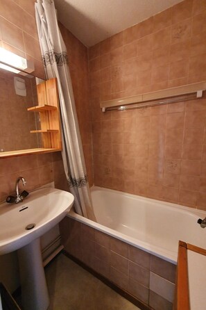 Bathroom - Pleiades by Interhome (Les Deux Alpes)
