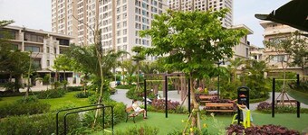 Green Bay Garden by Pi's