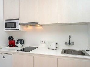 Fridge, microwave, oven, coffee/tea maker