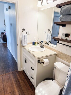 Shower, hair dryer, towels, soap - Blue Haven at Salado Plaza. Family friendly townhome w/ fenced back yard! (Salado)