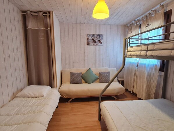 2 عدّة غرف نوم وخدمة الإنترنت