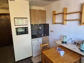 Fridge, microwave, toaster, cookware/dishes/utensils