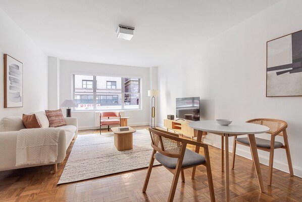 Fernseher, Stereoanlage