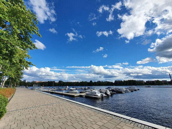 Marina - Modern 1BR Apt next to Lake Pyhäjärvi & Downtown (Tampere)