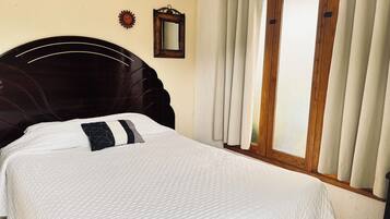 Klassieke kamer, uitzicht op bergen | Gratis wifi, beddengoed