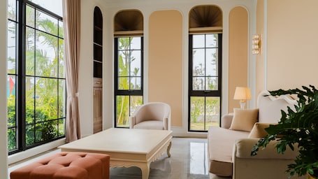 Lake Villa (7BR) | Living area