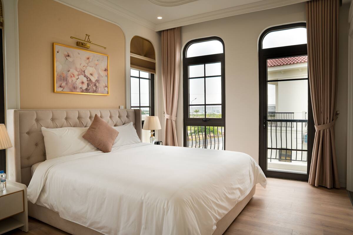 1 bedroom, desk, free WiFi, bed sheets