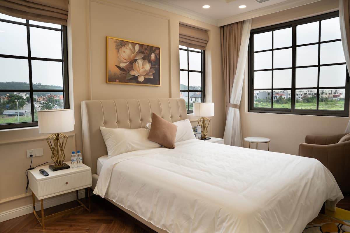 1 bedroom, desk, free WiFi, bed sheets