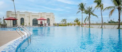 حمّام سباحة خارجي