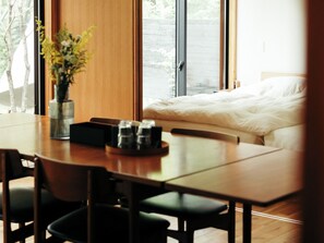 3 soverom, skrivebord, strykejern/-brett og wi-fi (inkludert)