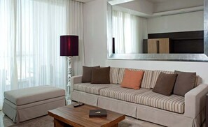 TV, fireplace, stereo