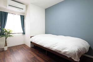 1 bedroom, desk, free WiFi, bed sheets